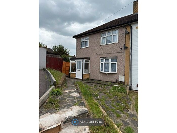 4 Bedroom End Of Terrace House To Rent In Newbury Close, Romford, RM3