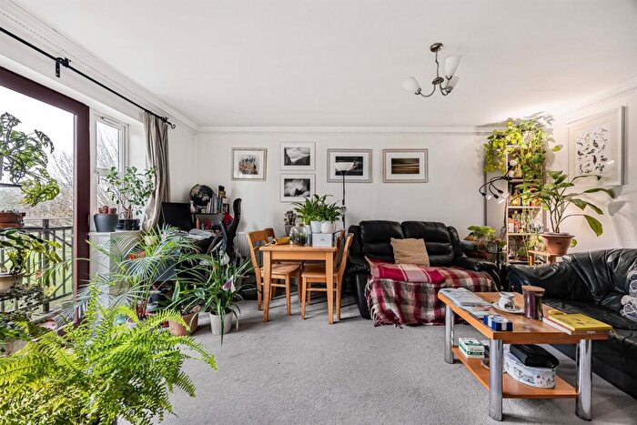 2 Bedroom Apartment For Sale In Elliotts Way, Caversham, Reading, RG4 - Photo 4