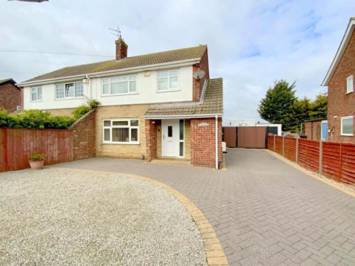 3 Bedroom Semi-Detached House For Sale In Manor Drive, Waltham, DN37