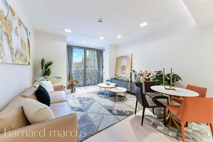 2 Bedroom Flat To Rent In Lincoln Square, Portugal Street, Holborn, WC2A