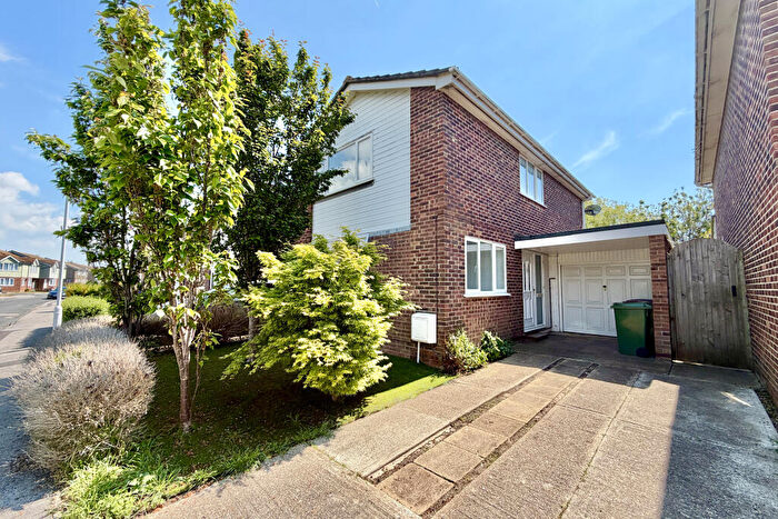 3 Bedroom Detached House For Sale In Kingfisher Avenue, Hythe, Kent, CT21