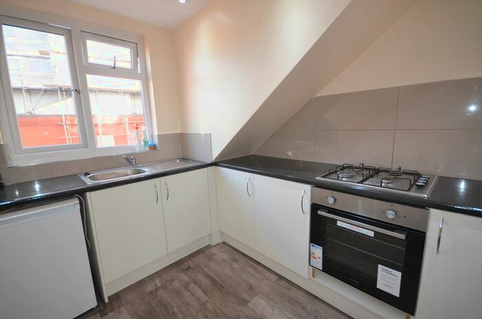 Studio To Rent In Grays Road, Slough SL1