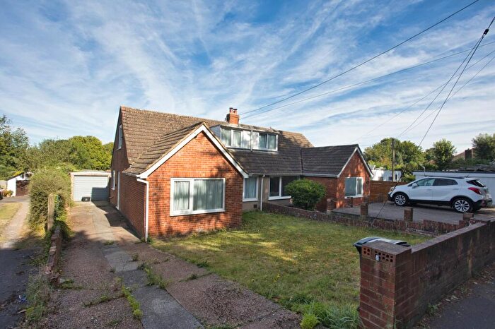 3 Bedroom Chalet For Sale In Eythorne Road, Shepherdswell, CT15