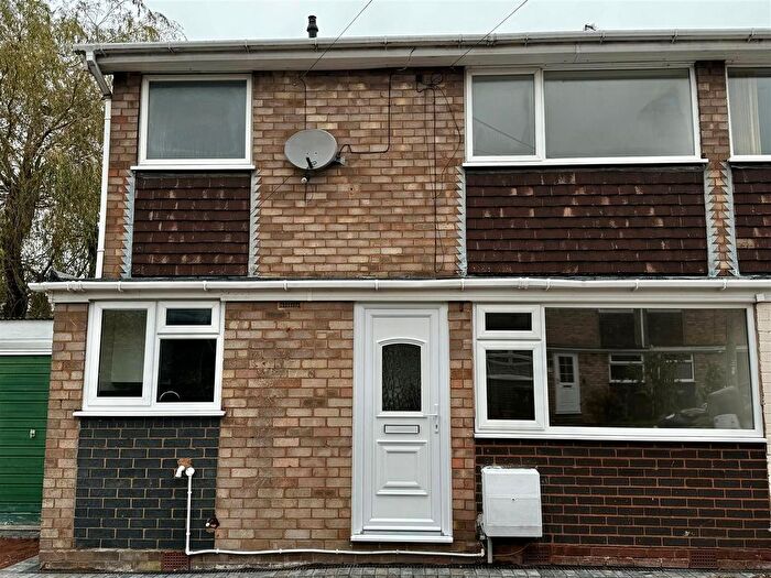 3 Bedroom Property To Rent In Flinkford Close, Park Hall, Walsall, WS5