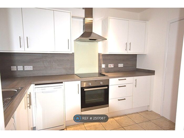 1 Bedroom Flat To Rent In Pottersfield, Enfield, EN1