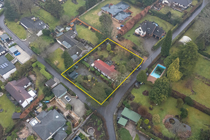 3 Bedroom Detached Bungalow For Sale In Hilltop Walk, Woldingham, Caterham, Surrey, CR3