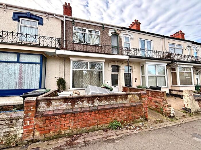 2 Bedroom Flat For Sale In Durban Road, Grimsby, DN32