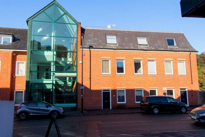 2 Bedroom House To Rent In Bedroom Apartment In Caterham Valley, CR3