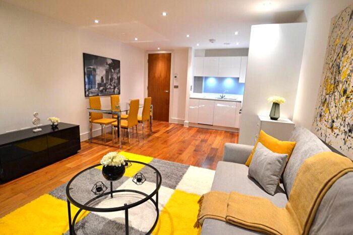 1 Bedroom Flat To Rent In Lovely, Spacious Bed With Private Balcony., NW7