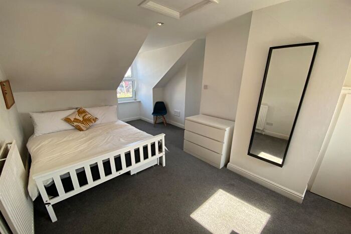 4 Bedroom Apartment To Rent In Albert Road, Beeston, NG9