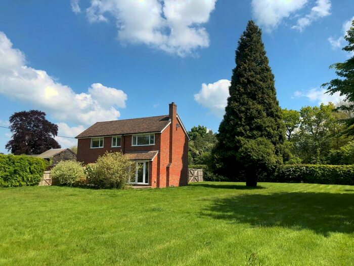 4 Bedroom House To Rent In Bellingdon, Chesham, HP5