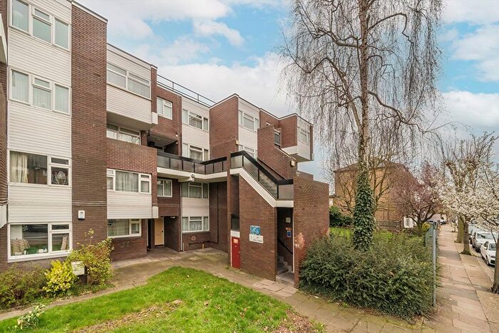 3 Bedroom Flat To Rent In Dyne Road, West Hampstead, NW6