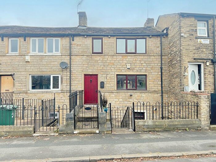 2 Bedroom Terraced House For Sale In Rooley Lane, Bradford, BD5