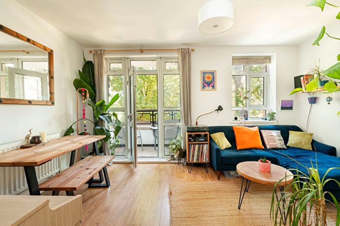 2 Bedroom Flat For Sale In Champion Hill, London, SE5