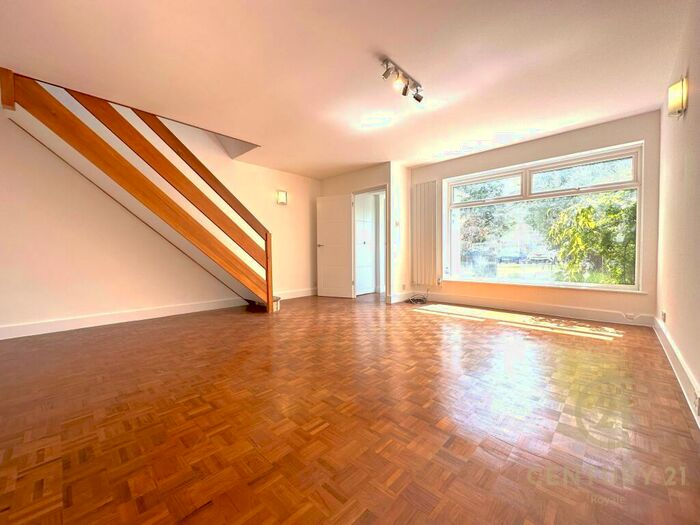 3 Bedroom Terraced House To Rent In Newborough Green New Malden, KT3