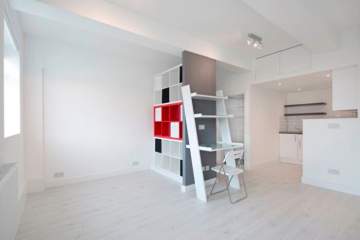 Studio To Rent In Benwell Road, London, N7