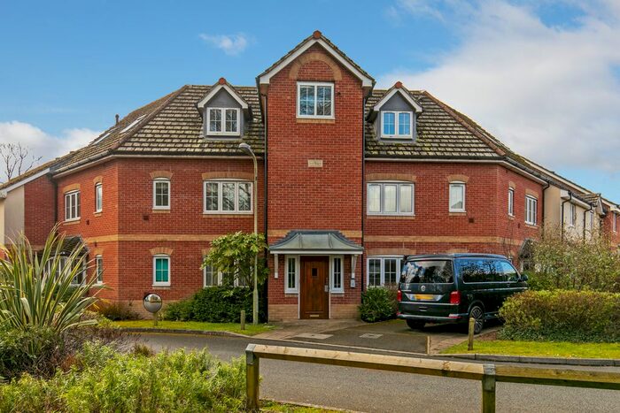 2 Bedroom Flat To Rent In Grove Place, Winchester, SO22