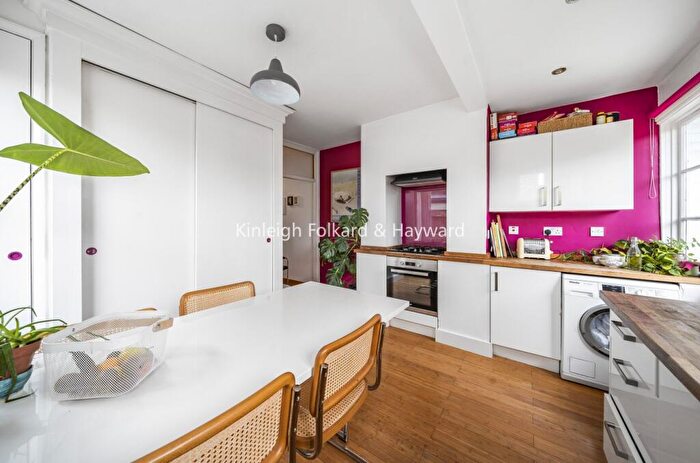 2 Bedroom Flat For Sale In Cheltenham Road, Upper Nunhead, London, SE15