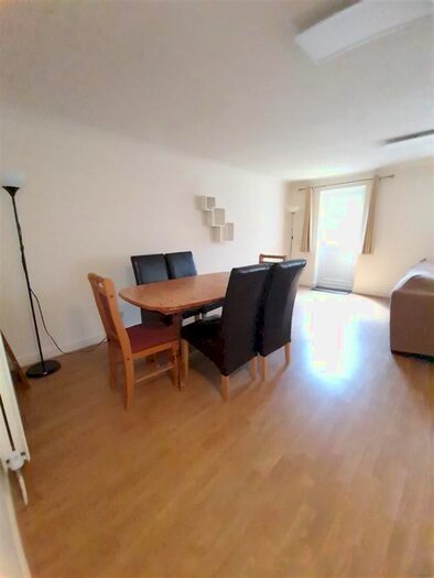 3 Bedroom Property To Rent In Basevi Way, London, SE8