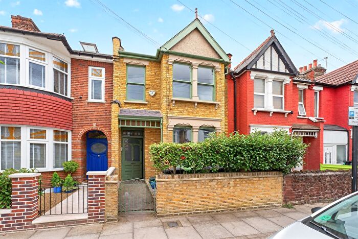 2 Bedroom Flat For Sale In Foyle Road, London, N17