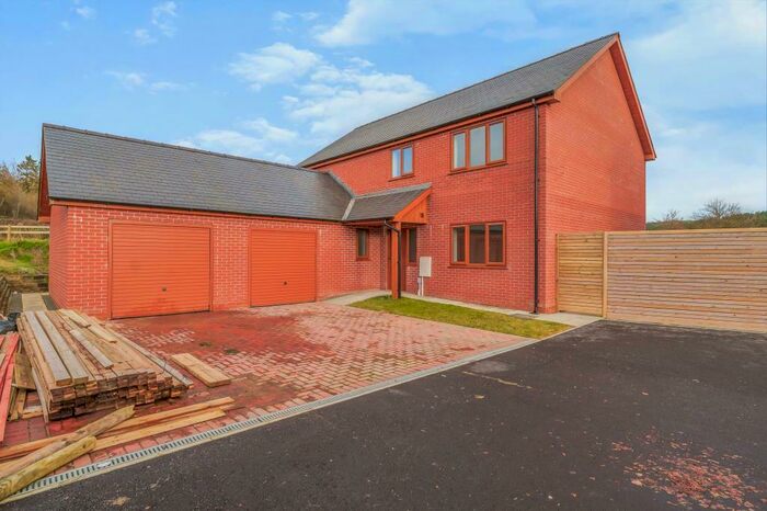4 Bedroom Detached House For Sale In Llanddewi Hills, Llandrindod Wells, LD1