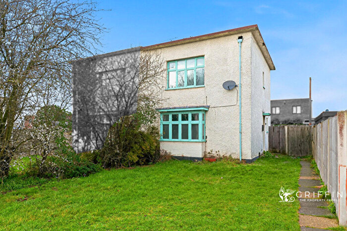 3 Bedroom Semi-Detached House For Sale In Bata Avenue, East Tilbury, RM18