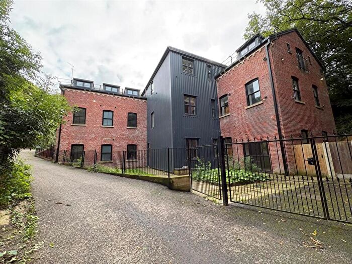 2 Bedroom Apartment To Rent In Mill Pool Close, Woodley, SK6
