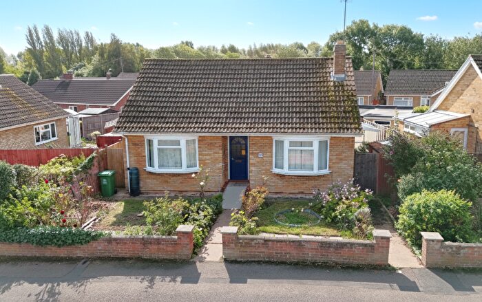 3 Bedroom Bungalow For Sale In Lea Gardens, Peterborough, Peterborough, PE3