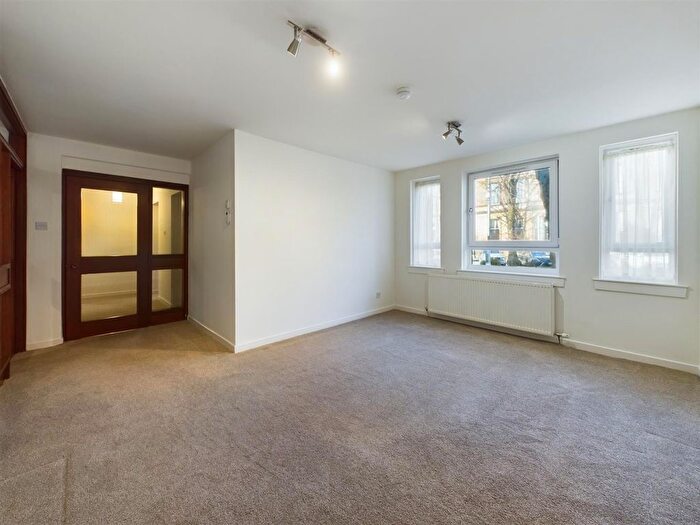 2 Bedroom Flat For Sale In Crown Road South, Glasgow, G12