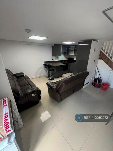 4 Bedroom Terraced House To Rent In Metchley Drive, Birmingham, B17