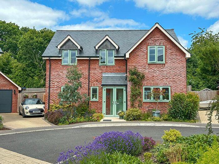 3 Bedroom Detached House For Sale In Swanmore, Close To Village Centre, SO32