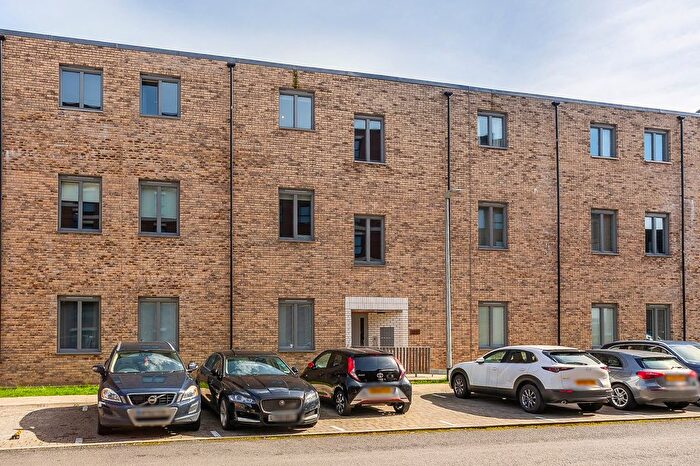 2 Bedroom Flat For Sale In Winterthur Lane, Dunfermline, KY12