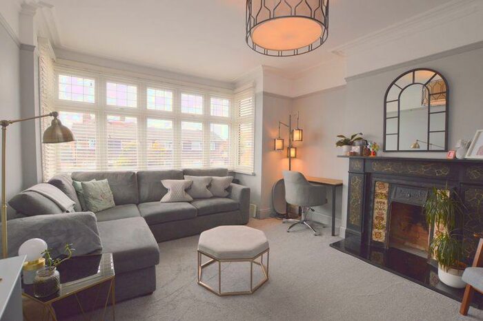 3 Bedroom Apartment To Rent In Marsh Road, Pinner, HA5