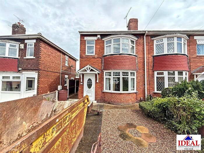 3 Bedroom Semi-Detached House For Sale In Farndale Road, Scawsby, Doncaster, DN5