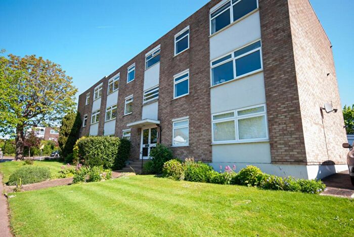 2 Bedroom Flat To Rent In Highfield Cloisters, Hadleigh Road, Leigh-on-Sea, SS9