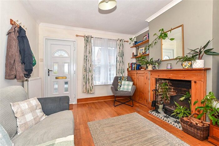 1 Bedroom Terraced House For Sale In Uridge Road, Tonbridge, Kent, TN10