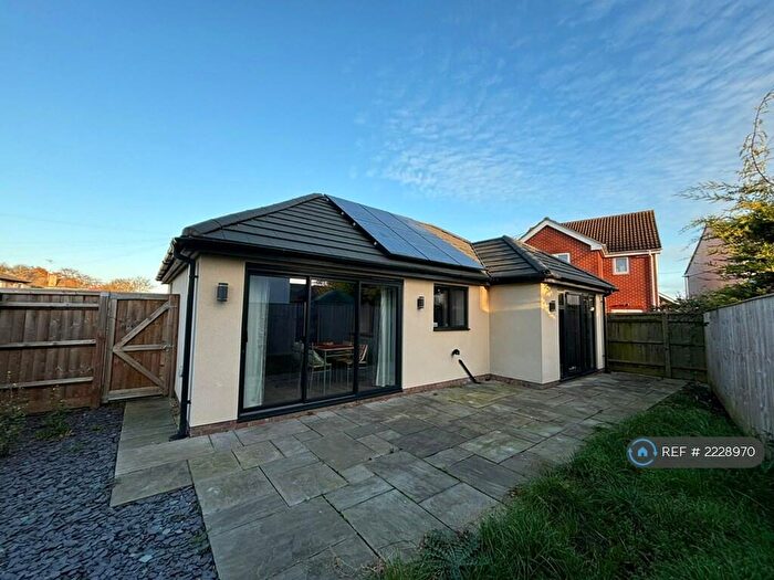 2 Bedroom Bungalow To Rent In Beechcroft Road, Swindon, SN2