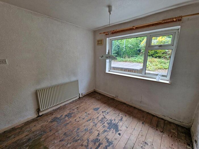 2 Bedroom Bungalow For Sale In Craven Drive, Cleckheaton, BD19