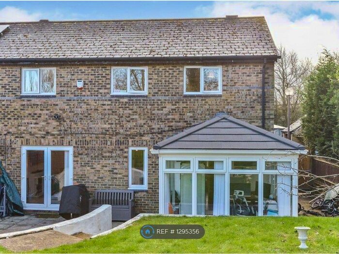 4 Bedroom Semi-Detached House To Rent In Shelsmore, Giffard Park, Milton Keynes MK14