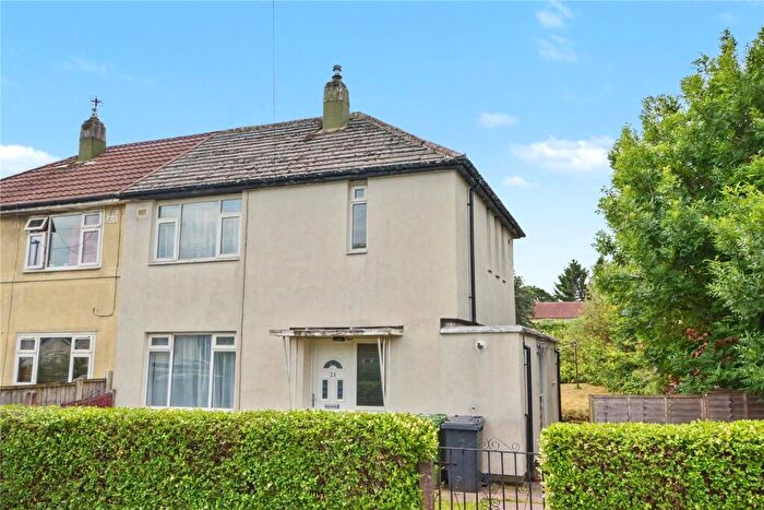 2 Bedroom Semi-Detached House For Sale In Raynel Mount, Leeds, West Yorkshire, LS16