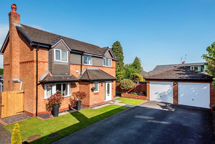 5 Bedroom Detached House For Sale In The Cloisters, Leyland, PR25