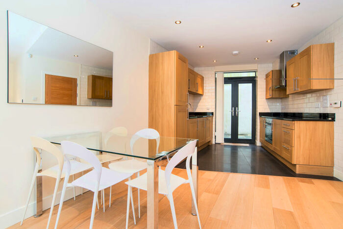 4 Bedroom Flat To Rent In Clemence Street, London, London, London, E14