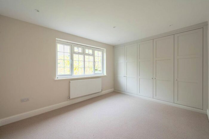 1 Bedroom Flat To Rent In Raymond Road, Wimbledon Village, London, SW19