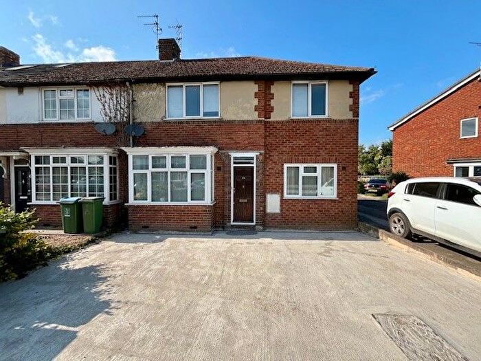 2 Bedroom Maisonette To Rent In Weedon Road, Aylesbury, HP19