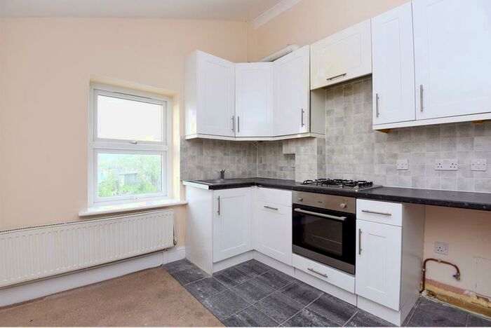 3 Bedroom Flat To Rent In Spa Hill, London, SE19