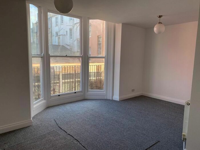 1 Bedroom Flat To Rent In Bedford Square, Brighton, BN1