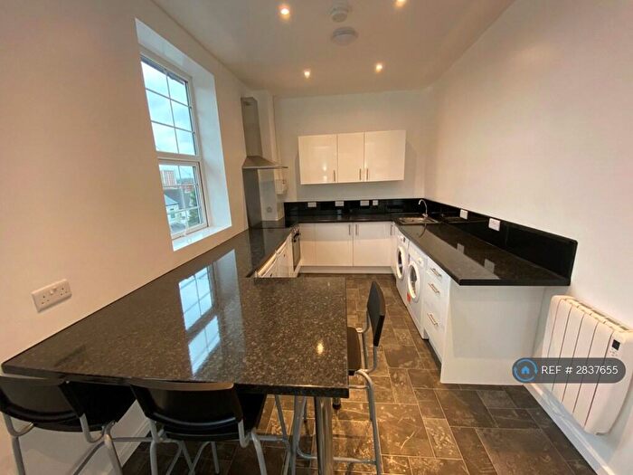 1 Bedroom Flat To Rent In Athlone House, Leeds, LS12