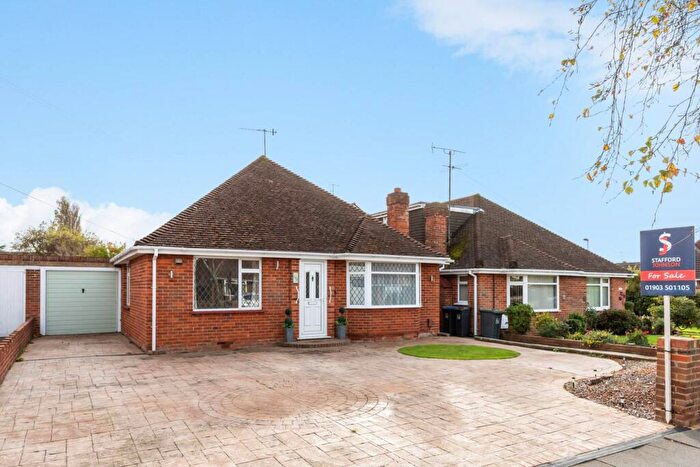 3 Bedroom Bungalow For Sale In Palatine Road, Goring-By-Sea, BN12