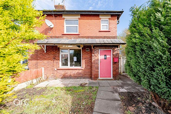 3 Bedroom Semi Detached House For Sale In Sefton Avenue, Atherton, Manchester, M46
