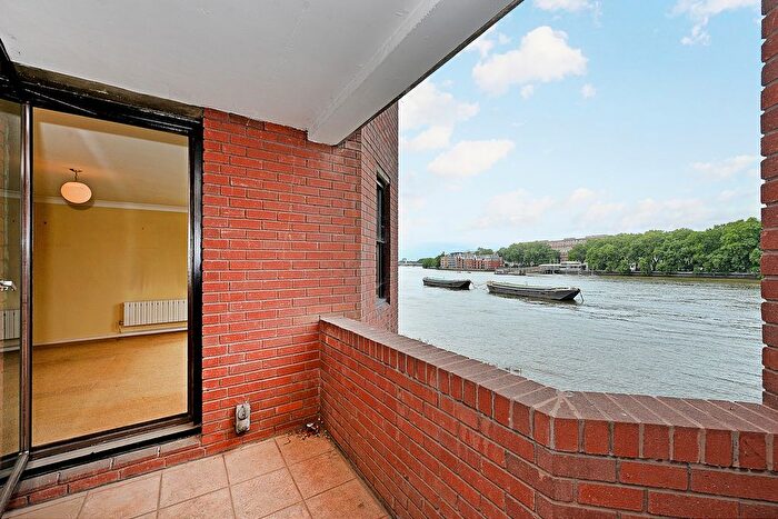 1 Bedroom Flat To Rent In Nine Elms Lane, London, SW8